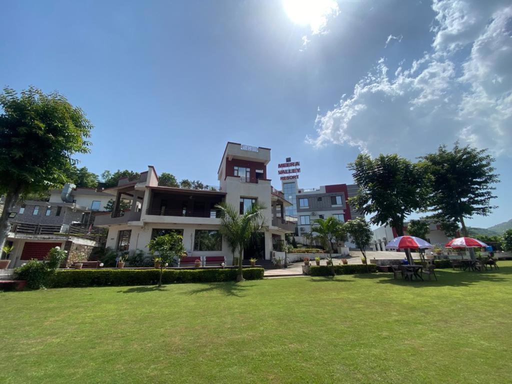 Meera Valley Resort By Nexottel ウダイプル エクステリア 写真